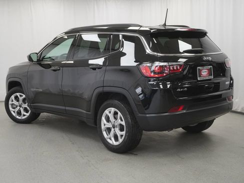 Used 2025 Jeep Compass Latitude AWD/4WD image 13