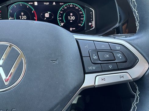 Used 2022 Volkswagen Taos SEL image 20