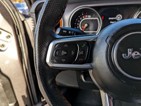 Used 2022 Jeep Gladiator Mojave w/ Cold Weather Group image 16