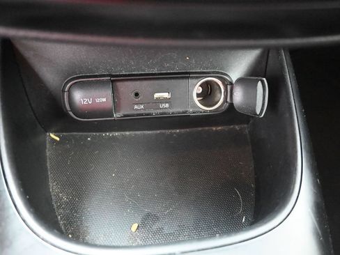 Used 2018 Kia Soul + FWD image 9