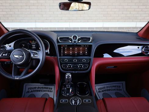 Used 2023 Bentley Bentayga Extended Wheelbase image 38