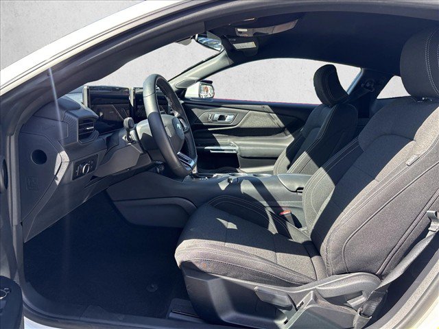 Used 2025 Ford Mustang Coupe RWD image 10