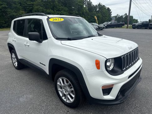 Used 2022 Jeep Renegade Latitude AWD/4WD image 3