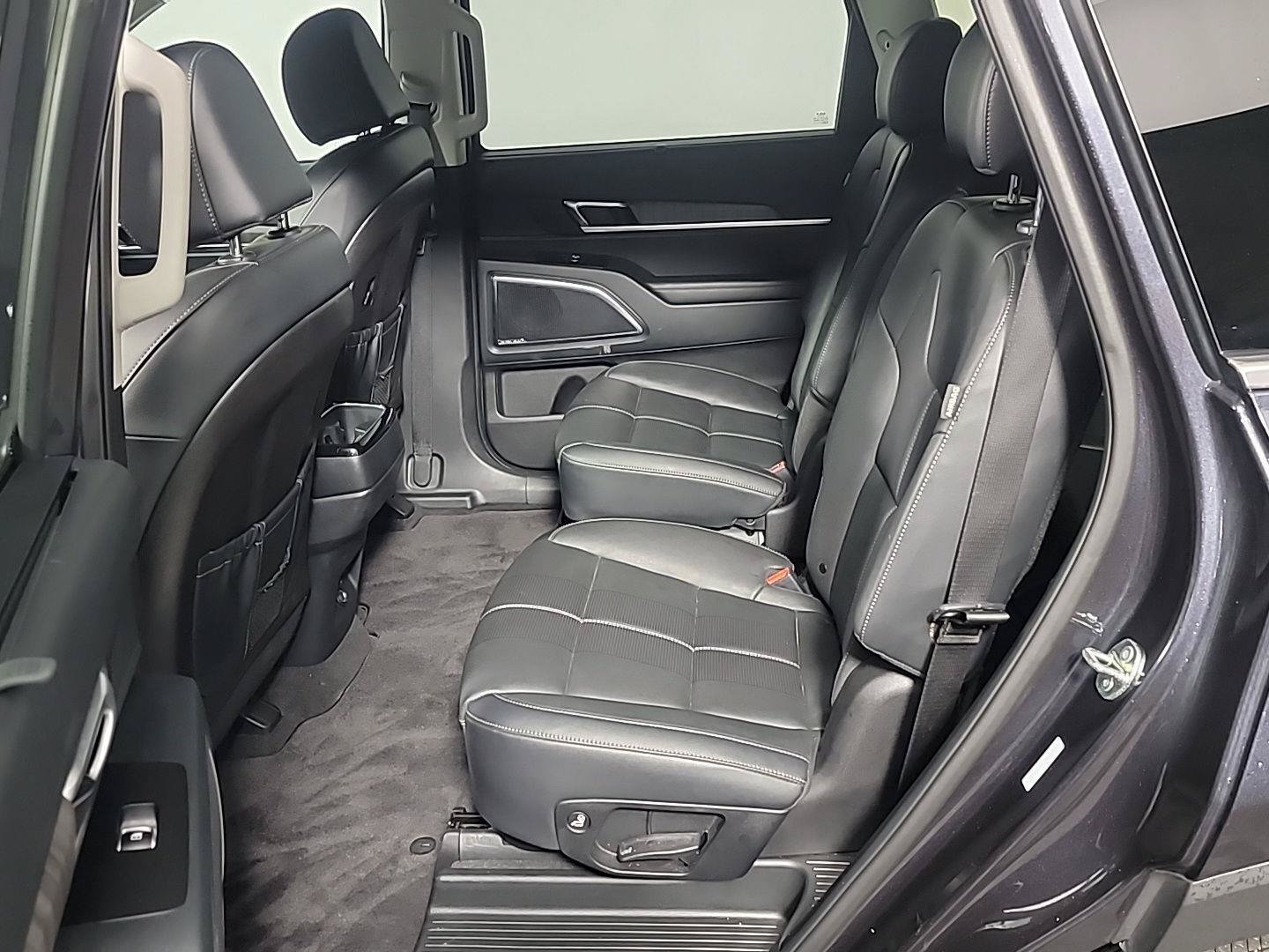 Used 2025 Kia Telluride SX w/ SX Captain's Chair Package AWD/4WD image 17