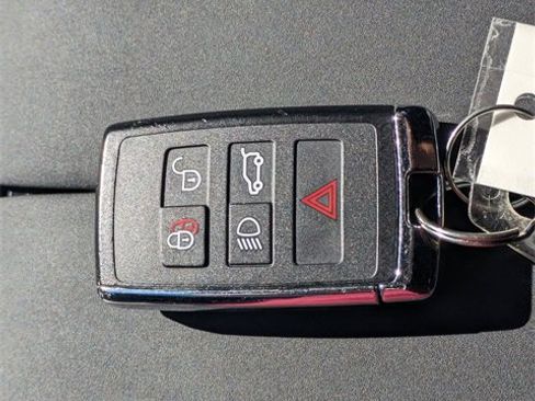 Certified 2024 Land Rover Range Rover Evoque Dynamic SE image 23