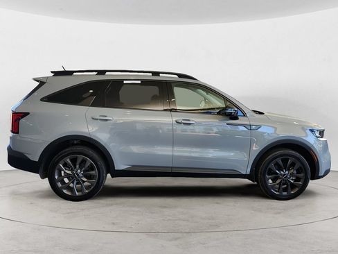 Used 2023 Kia Sorento AWD image 4