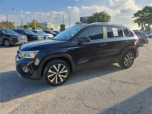 Used 2022 Volkswagen Taos SE image 5