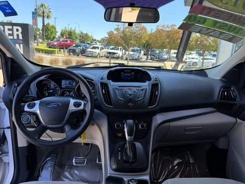 Used 2015 Ford Escape SE FWD image 15