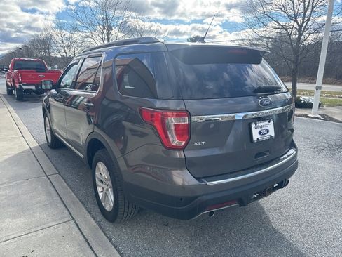 Used 2018 Ford Explorer XLT w/ Equipment Group 202A image 5