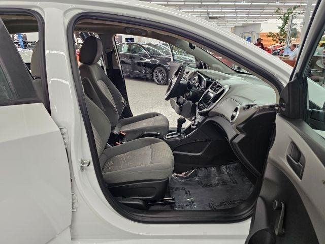 Used 2018 Chevrolet Sonic LT FWD image 28