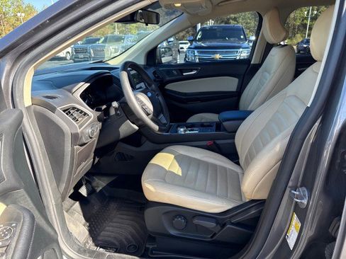 Used 2022 Ford Edge SE image 16