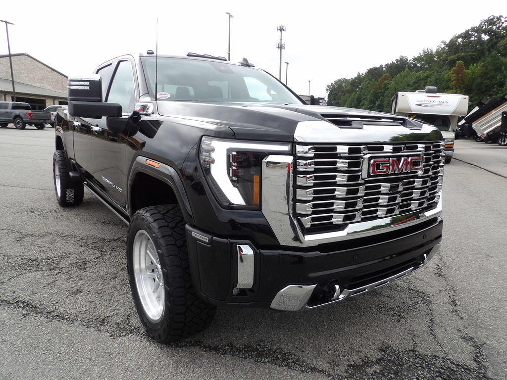 Used 2025 GMC Sierra 3500 Denali w/ Denali Reserve Package AWD/4WD image 11