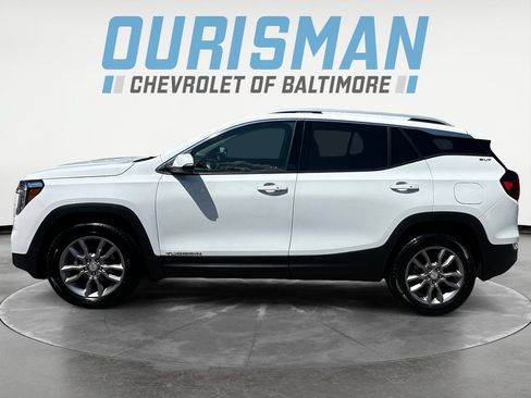Used 2024 GMC Terrain SLT AWD/4WD image 3