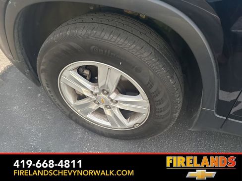 Used 2022 Chevrolet Trax LT w/ LT Convenience Package image 11