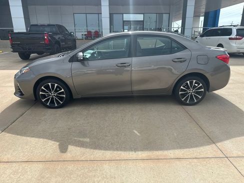 Used 2018 Toyota Corolla SE w/ SE Premium Package FWD image 28