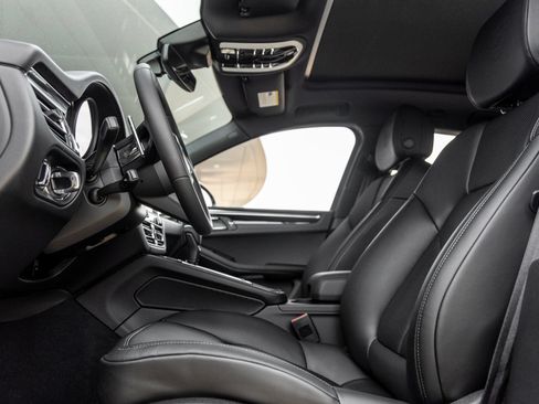 Certified 2026 Porsche Macan AWD/4WD image 22