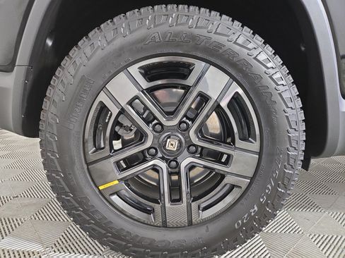 Used 2025 Rivian R1S Adventure AWD/4WD image 12