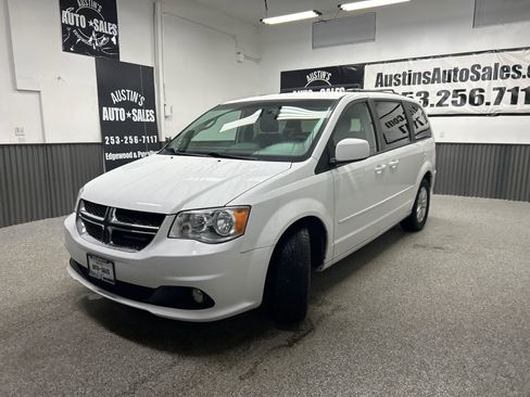 Used 2014 Dodge Grand Caravan SXT image 3