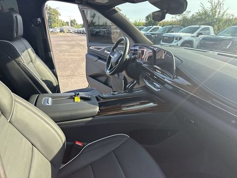 Certified 2024 Cadillac Escalade Premium Luxury AWD/4WD image 35