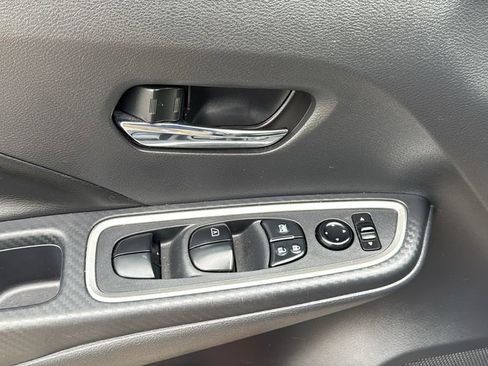 Used 2022 Nissan Versa SR w/ Convenience Package FWD image 13