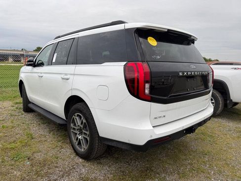 Used 2025 Ford Expedition Active AWD/4WD image 3