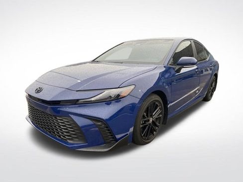 Used 2025 Toyota Camry SE FWD image 2