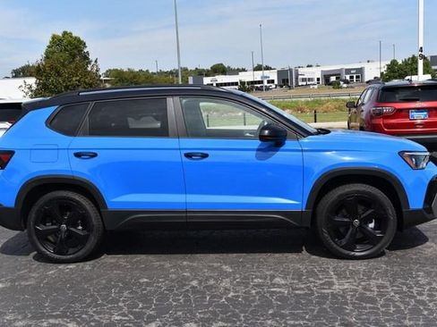 Used 2025 Volkswagen Taos SE AWD/4WD image 5