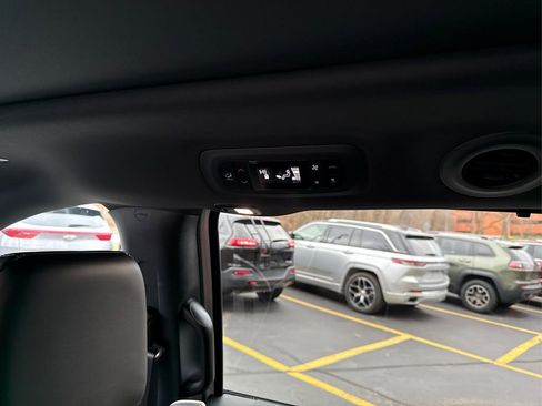 Used 2024 Chrysler Pacifica Limited w/ S Appearance Package image 34