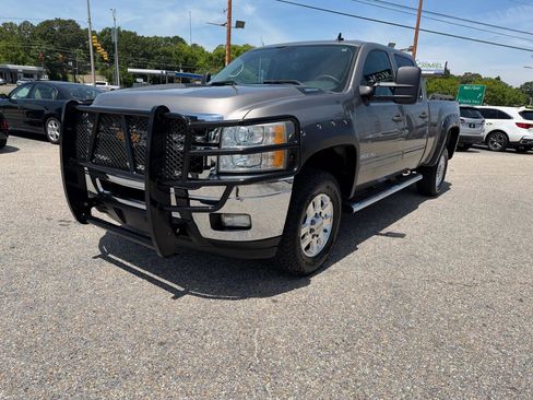 Used 2014 Chevrolet Silverado 2500 LT w/ Interior Plus Package AWD/4WD image 13