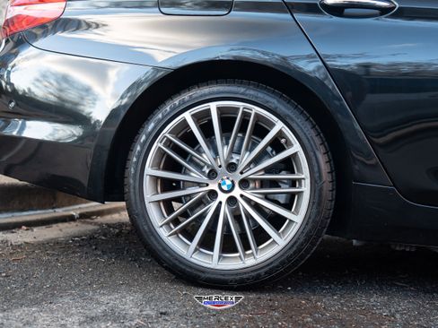 Used 2018 BMW 530e w/ Premium Package 2 RWD image 11