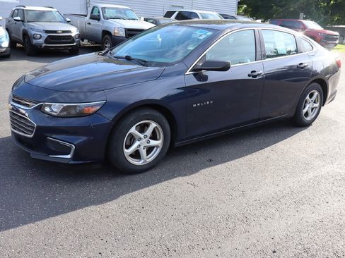 Used 2018 Chevrolet Malibu LS FWD image 2