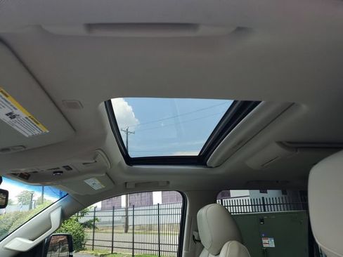 Used 2020 Cadillac Escalade Premium Luxury AWD/4WD image 18