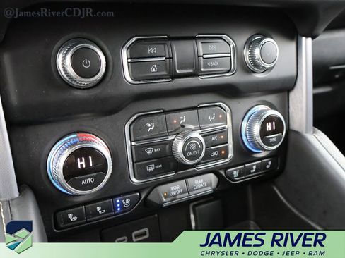 Used 2024 GMC Yukon SLT AWD/4WD image 38