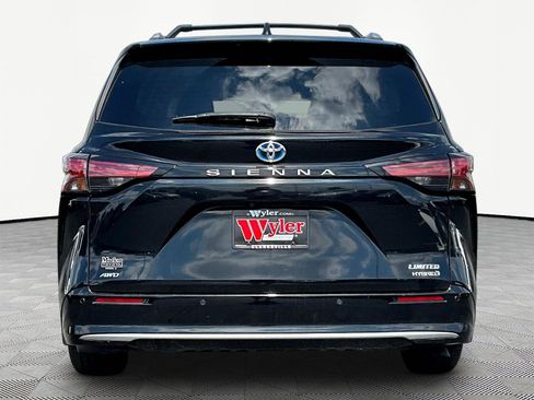 Used 2024 Toyota Sienna Limited AWD/4WD image 5