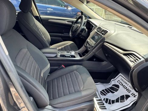 Used 2020 Ford Fusion SE FWD image 33