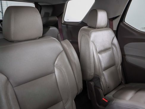 Used 2021 Chevrolet Traverse LT image 28
