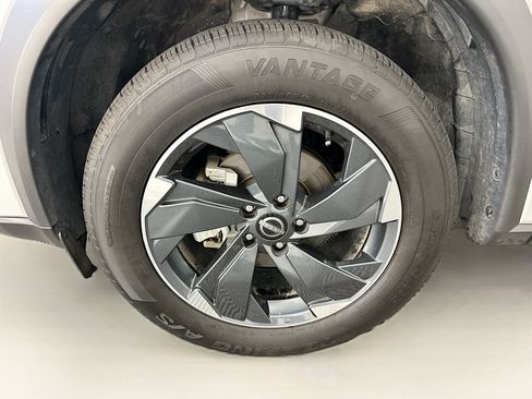 Used 2025 Nissan Rogue SV AWD/4WD image 35