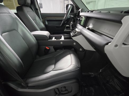 Used 2023 Land Rover Defender 110 SE image 3