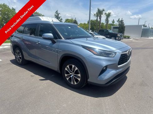 Used 2023 Toyota Highlander XLE FWD image 6