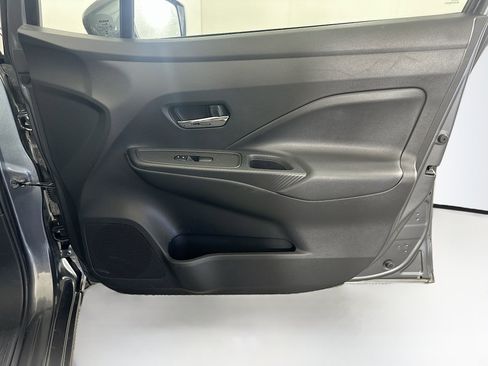 Used 2025 Nissan Versa SV FWD image 30