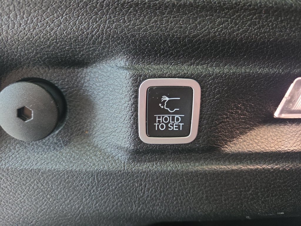 Used 2023 Jeep Grand Cherokee L Limited AWD/4WD image 13
