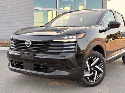 Used 2025 Nissan Kicks SV FWD image 5