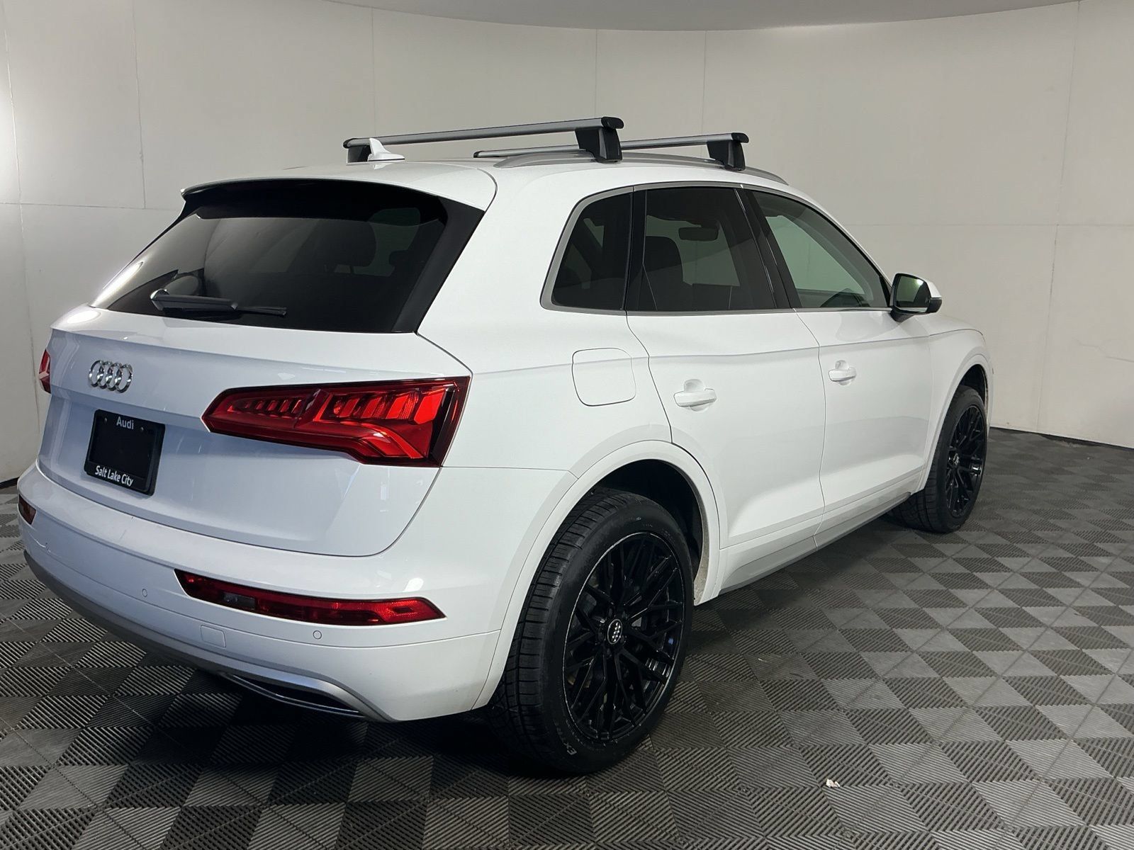 Used 2018 Audi Q5 2.0T Premium Plus w/ Premium Plus Package AWD/4WD image 8