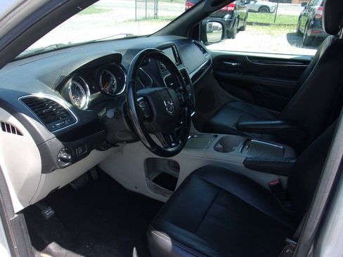 Used 2019 Dodge Grand Caravan SXT FWD image 10