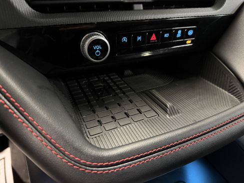 Used 2025 Ford Explorer ST image 14