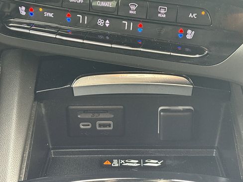 Used 2023 Buick Envision Avenir image 23