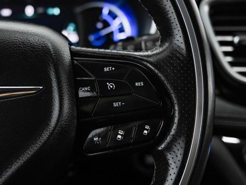 Used 2019 Chrysler Pacifica Limited w/ Advanced Safetytec Group image 16