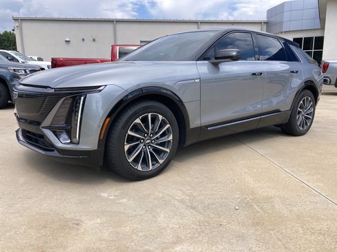 Used 2025 Cadillac Lyriq Sport RWD image 1