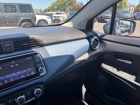 Used 2025 Nissan Versa SV FWD image 33