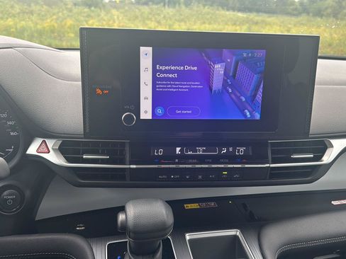Used 2025 Toyota Sienna LE FWD image 13